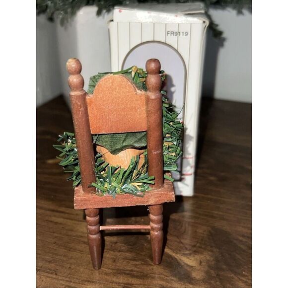 VINTAGE 1990 CHRISTMAS ORNAMENT  BEAR IN CHAIR  4 IN. TALL - Picture 4 of 6